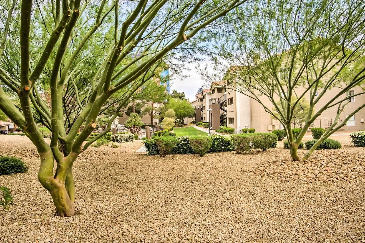 Pet-Friendly Las Vegas Condo 1 Mi To The Strip! 0*,