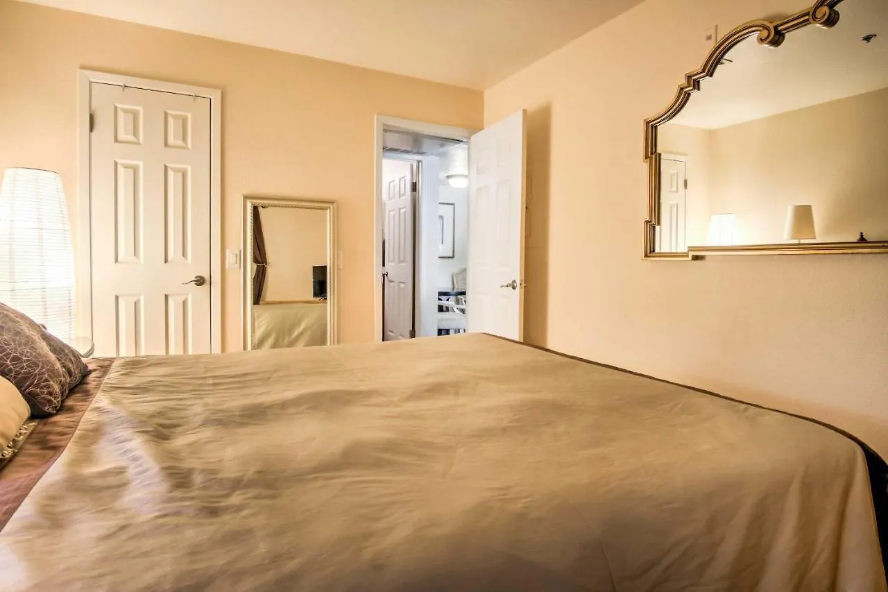 Pet-Friendly Las Vegas Condo 1 Mi To The Strip! США