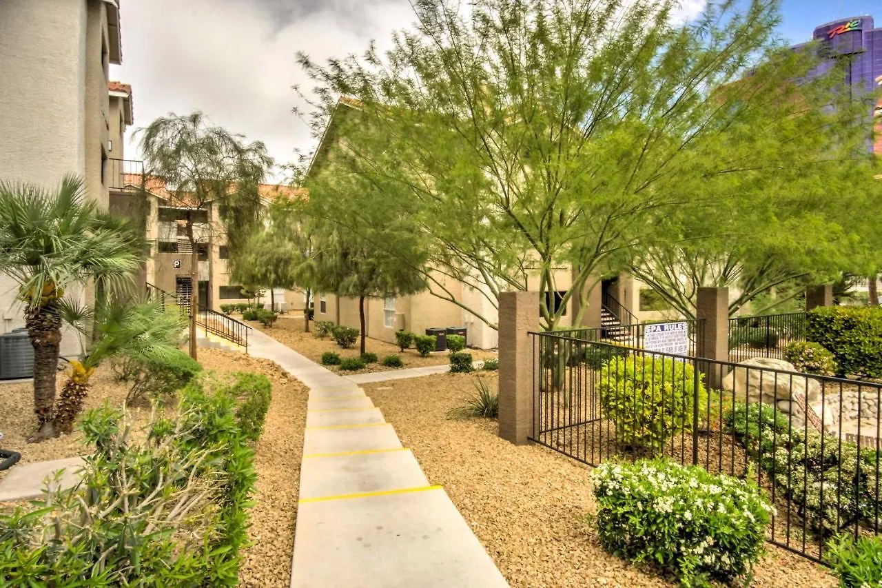 Pet-Friendly Las Vegas Condo 1 Mi To The Strip! 0*,  США